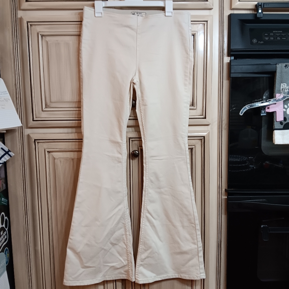 FREE PEOPLE  Flare Leg Cream White Size‎ 31 - Bell Bottoms - Off White